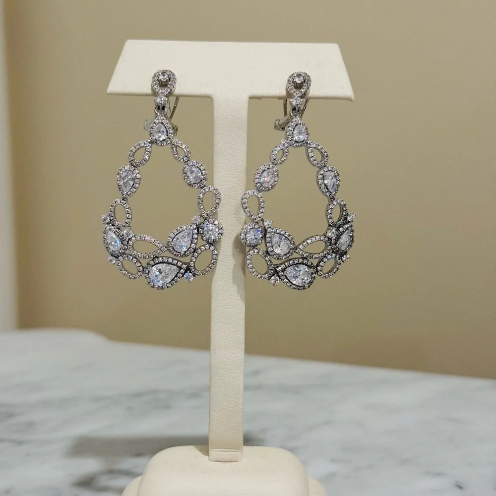 Crystal Chandelier Earrings 2.5” like new - Picture 6 of 6